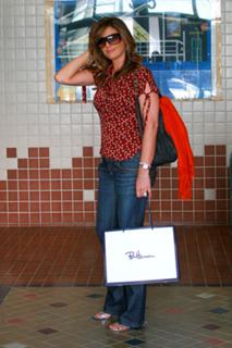 Daisy Fuentes feet photo thumbnail