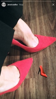 Jessica Alba feet photo thumbnail