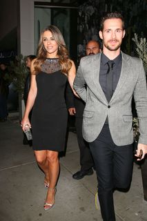 Elizabeth Hurley feet photo thumbnail