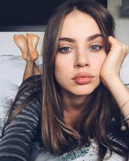 Xenia Tchoumitcheva feet photo thumbnail