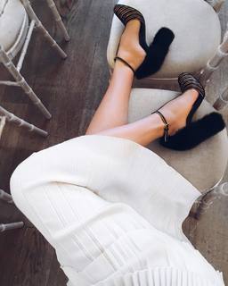 Xenia Tchoumitcheva feet photo thumbnail