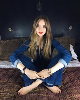Xenia Tchoumitcheva feet photo thumbnail