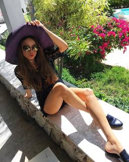 Xenia Tchoumitcheva feet photo thumbnail