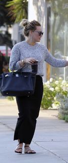 Hilary Duff feet photo thumbnail
