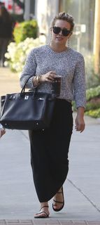 Hilary Duff feet photo thumbnail