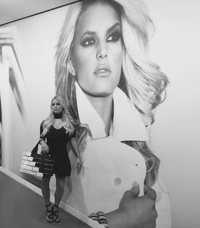 Jessica Simpson feet photo thumbnail