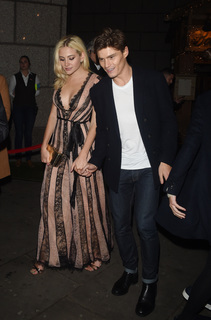 Pixie Lott feet photo thumbnail