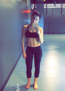 Megan Olivi feet photo thumbnail