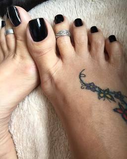 Karin Klemp feet photo thumbnail