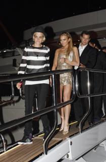 Lindsay Lohan feet photo thumbnail