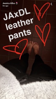 Jessica Alba feet photo thumbnail