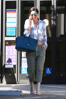 Olivia Munn feet photo thumbnail