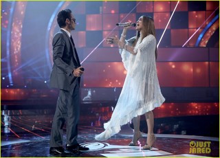 Jennifer Lopez feet photo thumbnail