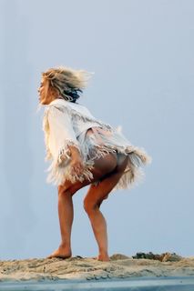 Fergie feet photo thumbnail