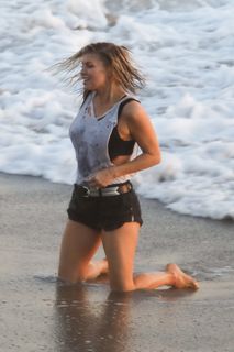 Fergie feet photo thumbnail