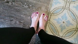 Brittani Taylor feet photo thumbnail