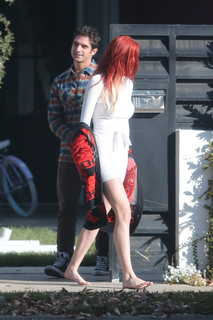 Bella Thorne feet photo thumbnail