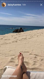 Daisy Fuentes feet photo thumbnail