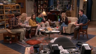 Kaley Cuoco feet photo thumbnail