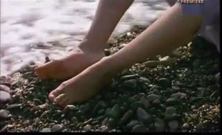 Marion Cotillard feet photo thumbnail