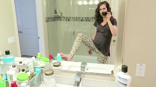 Brittani Taylor feet photo thumbnail
