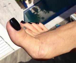 Karin Klemp feet photo thumbnail