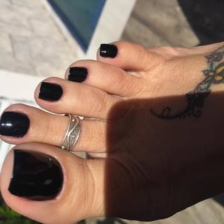 Karin Klemp feet photo thumbnail