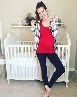 Brittani Taylor feet photo thumbnail