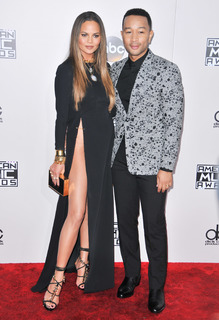 Chrissy Teigen feet photo thumbnail