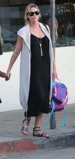 Charlize Theron feet photo thumbnail