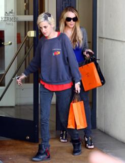 Lindsay Lohan feet photo thumbnail