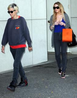 Lindsay Lohan feet photo thumbnail