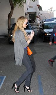 Lindsay Lohan feet photo thumbnail