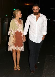 Kylie Minogue feet photo thumbnail