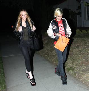 Lindsay Lohan feet photo thumbnail