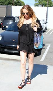 Lindsay Lohan feet photo thumbnail
