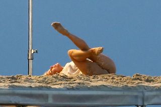 Fergie feet photo thumbnail