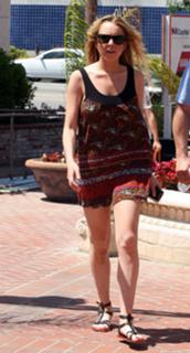 Lindsay Lohan feet photo thumbnail
