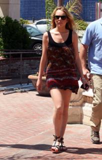 Lindsay Lohan feet photo thumbnail