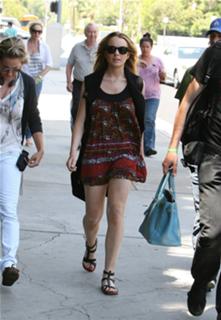 Lindsay Lohan feet photo thumbnail