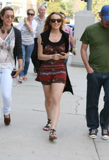 Lindsay Lohan feet photo thumbnail
