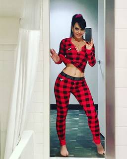 Maribel Guardia feet photo thumbnail