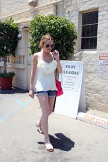 Lindsay Lohan feet photo thumbnail