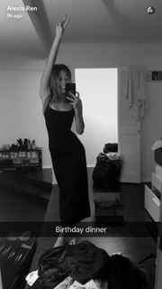 Alexis Ren feet photo thumbnail