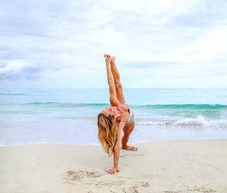 Kino MacGregor feet photo thumbnail