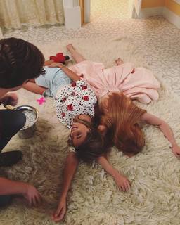 Bella Thorne feet photo thumbnail