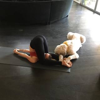 Miley Cyrus feet photo thumbnail