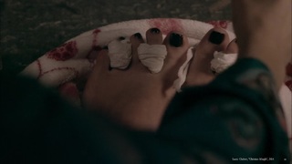 Lacey Chabert feet photo thumbnail