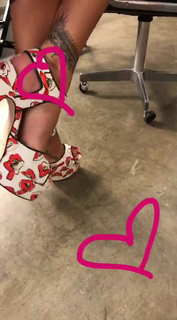 Melissa Satta feet photo thumbnail