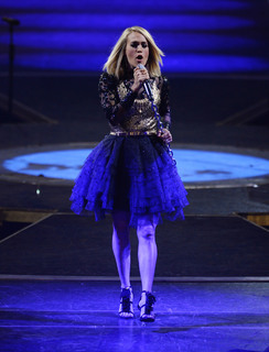 Carrie Underwood feet photo thumbnail